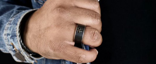 Anillos de acero inoxidable para hombre: elegancia, estilo y carácter en cada detalle