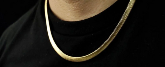 Tipos de cadenas para hombre: elige el estilo perfecto para cada ocasión
